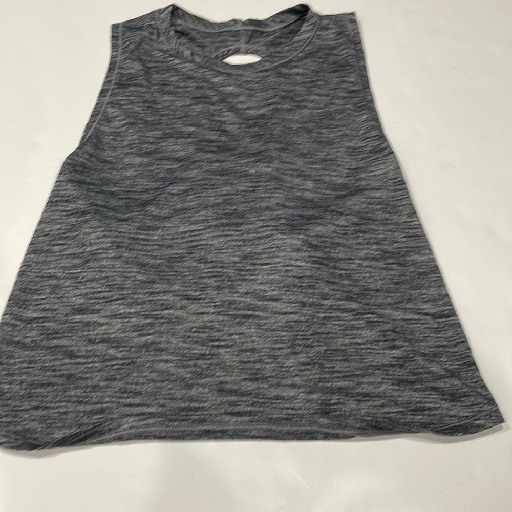 Lululemon top size small.